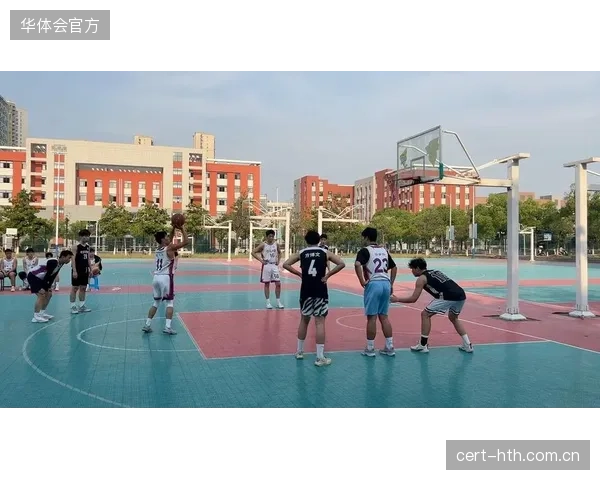 纽约自由人队和多伦多节奏队在罚球线上展现了极高的把握性,稳定的罚球是强队的重要标志。 纽约自由人队和多伦多节奏队在罚球线上展现了极高的把握性,稳定的罚球是强队的重要标志。